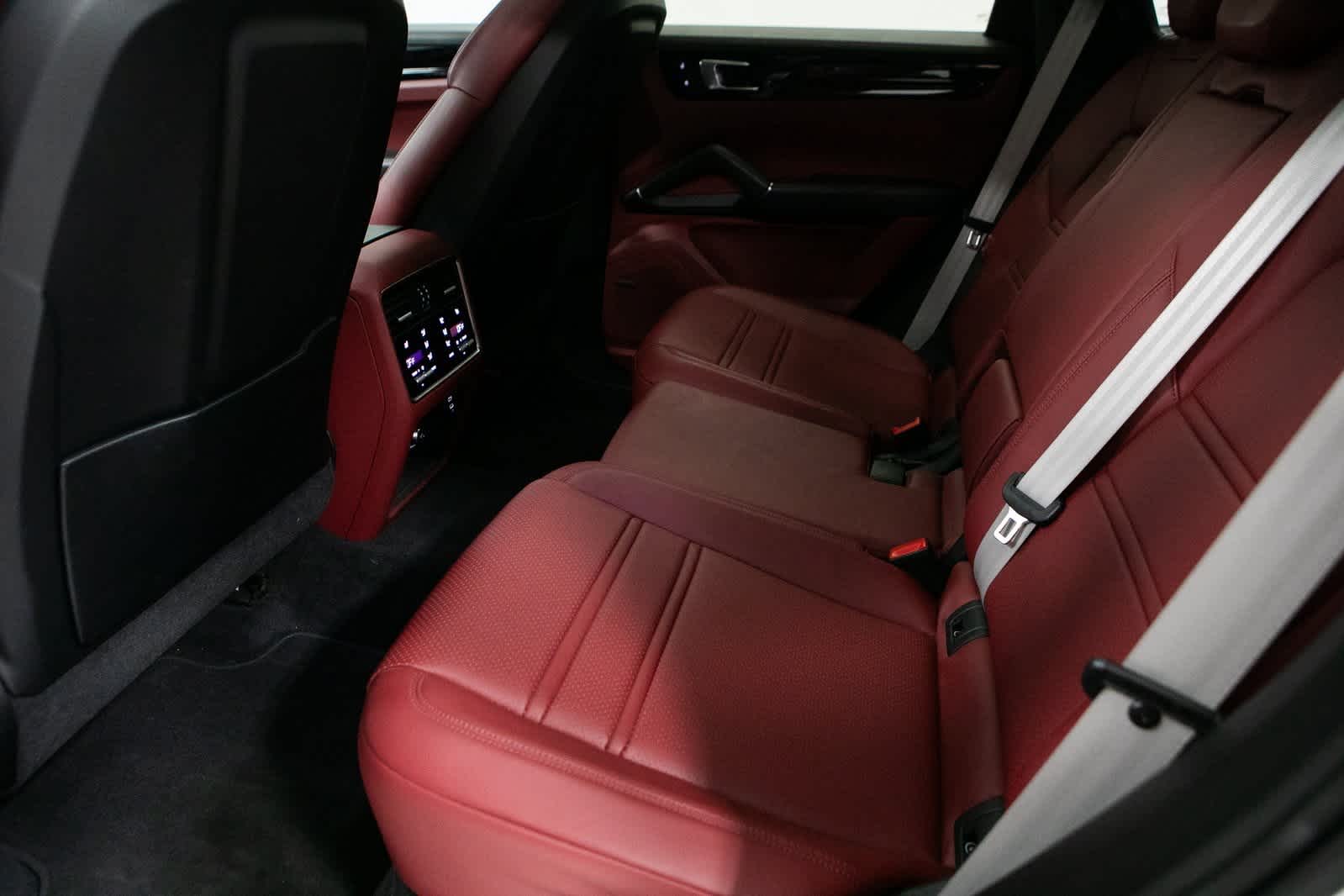 Thumbnail: 2022 Porsche Cayenne - 27