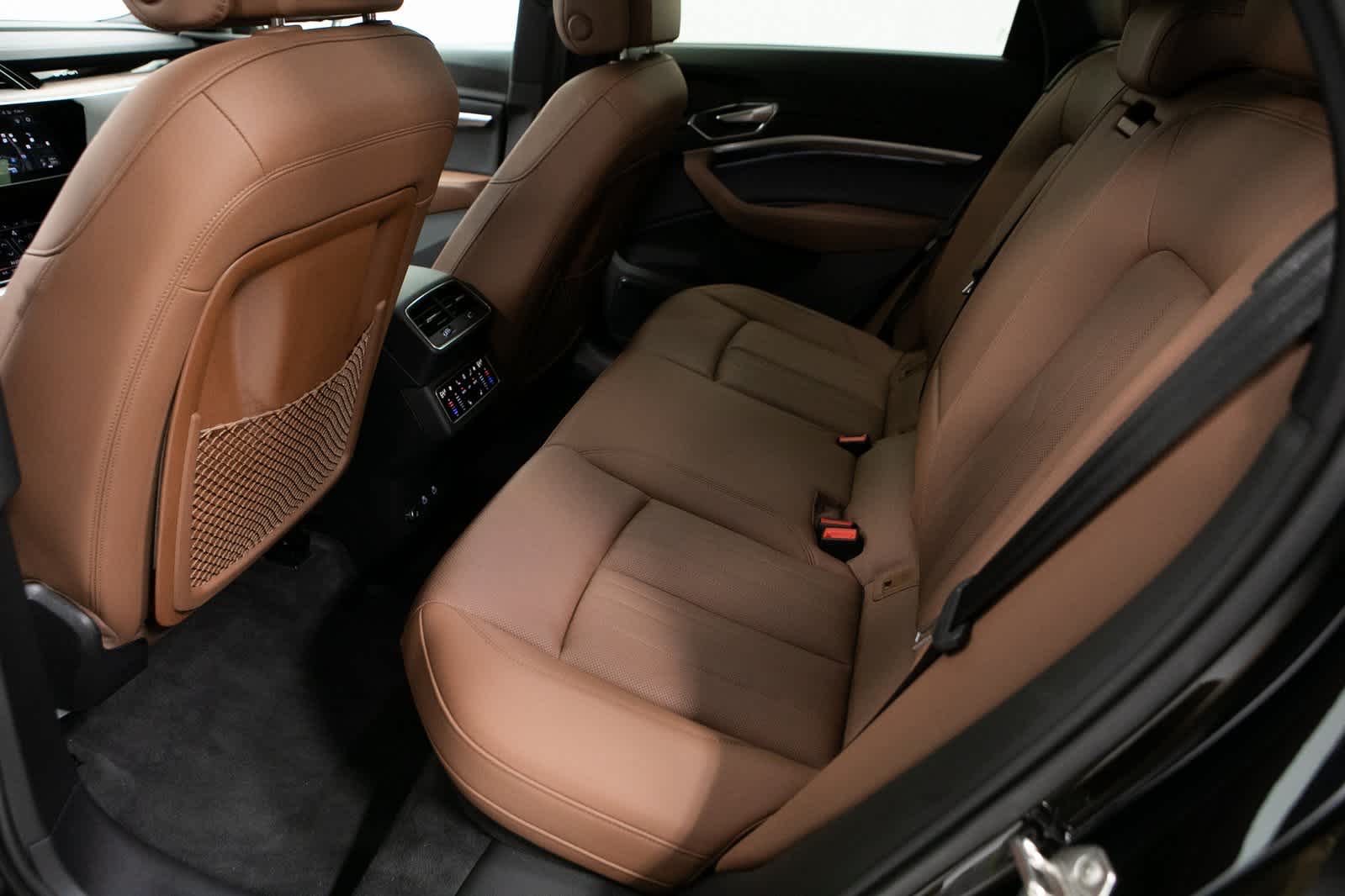 Thumbnail: 2022 Audi e-tron - 25