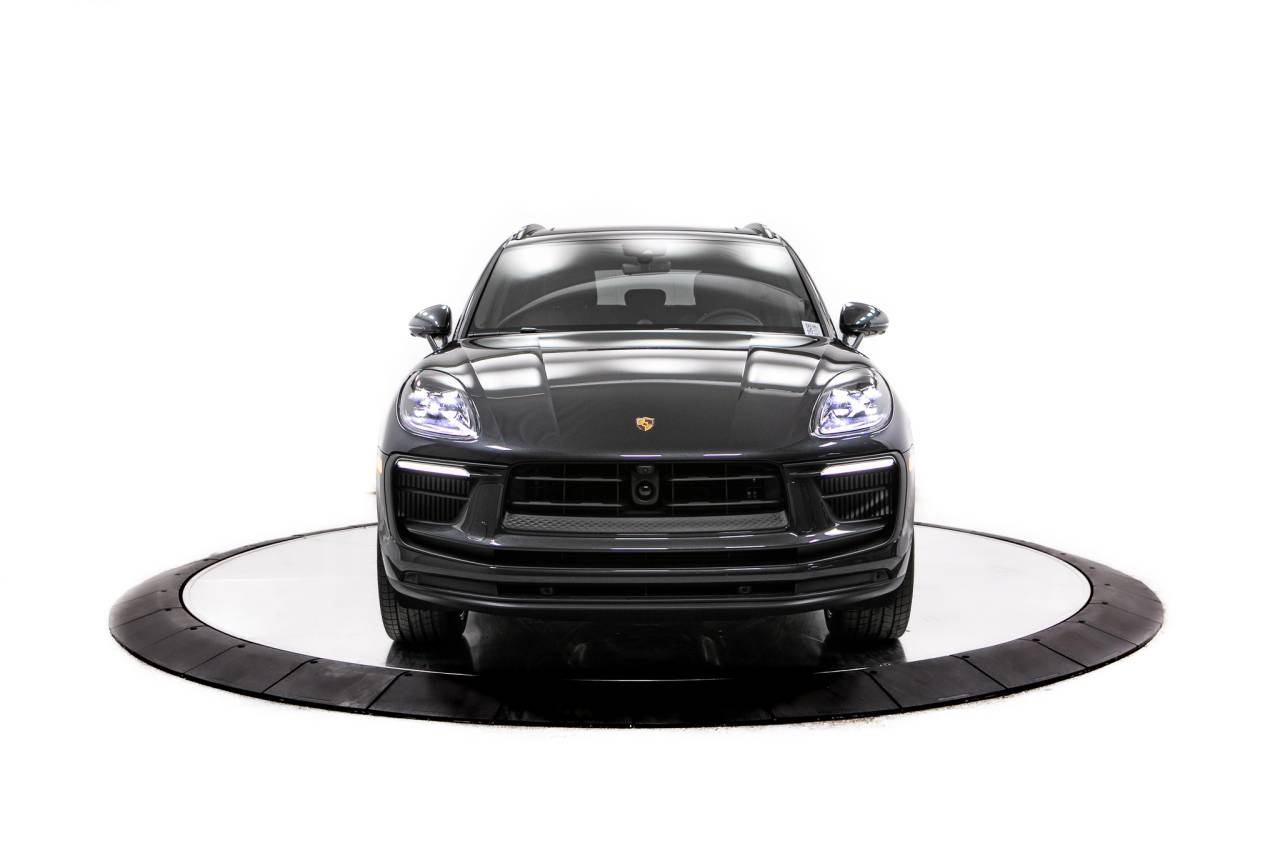 Thumbnail: 2026 Porsche Macan - 10