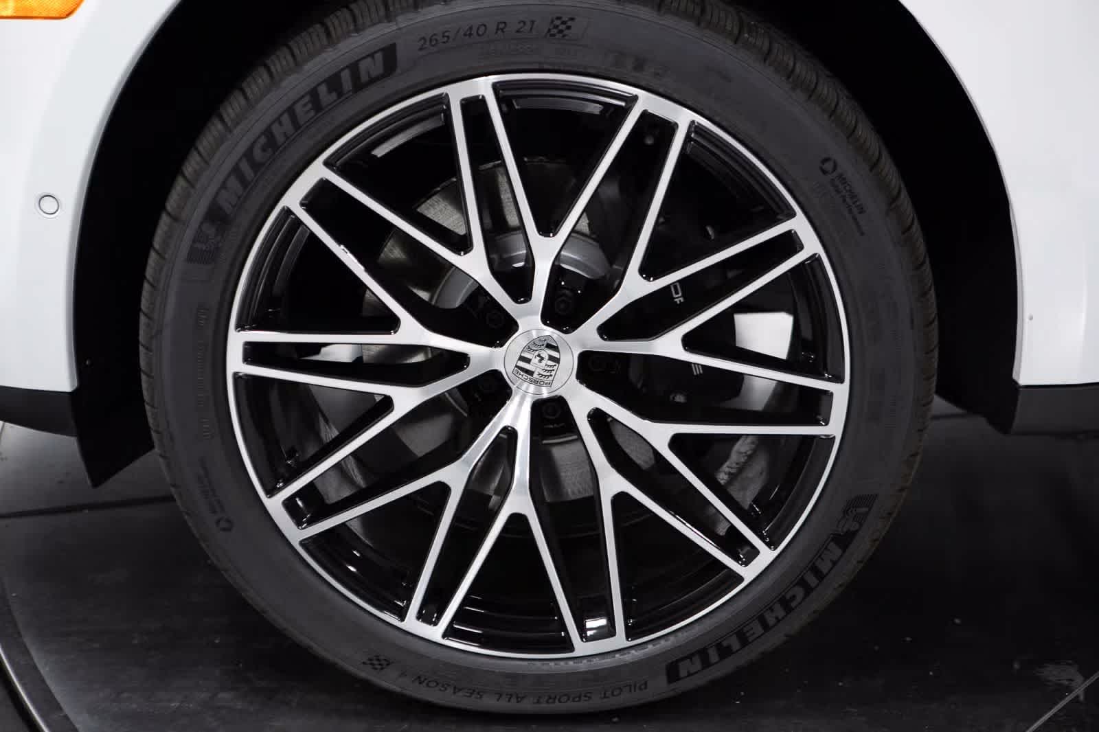 Thumbnail: 2025 Porsche Macan - 11