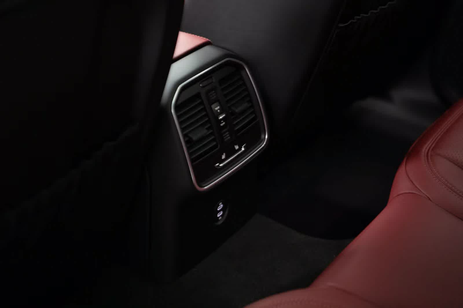 Thumbnail: 2025 Porsche Macan - 35