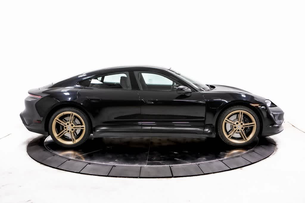 Thumbnail: 2022 Porsche Taycan - 8