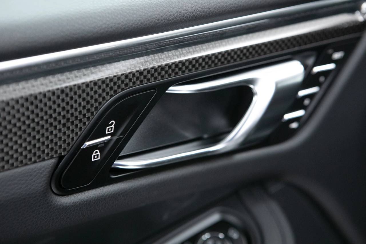 Thumbnail: 2026 Porsche Macan - 26