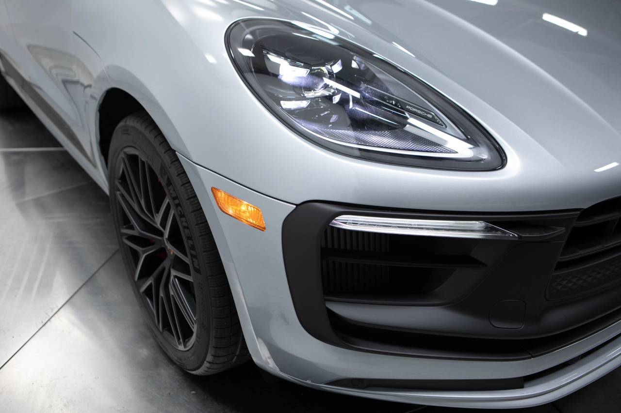 Thumbnail: 2026 Porsche Macan - 12