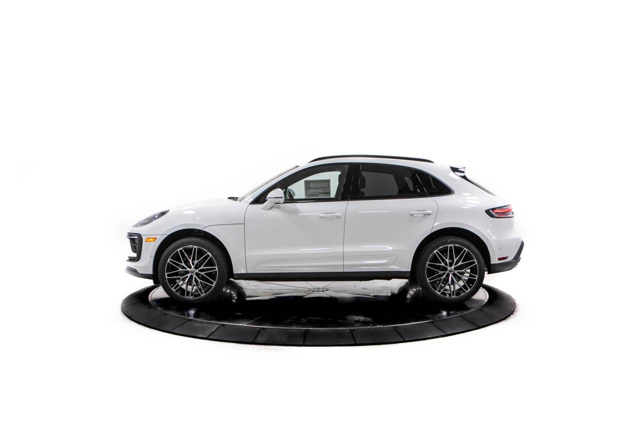 Thumbnail: 2026 Porsche Macan - 2