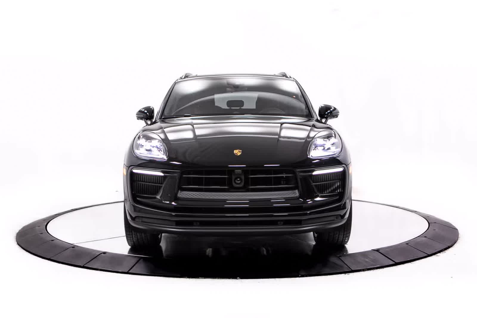 Thumbnail: 2026 Porsche Macan - 10