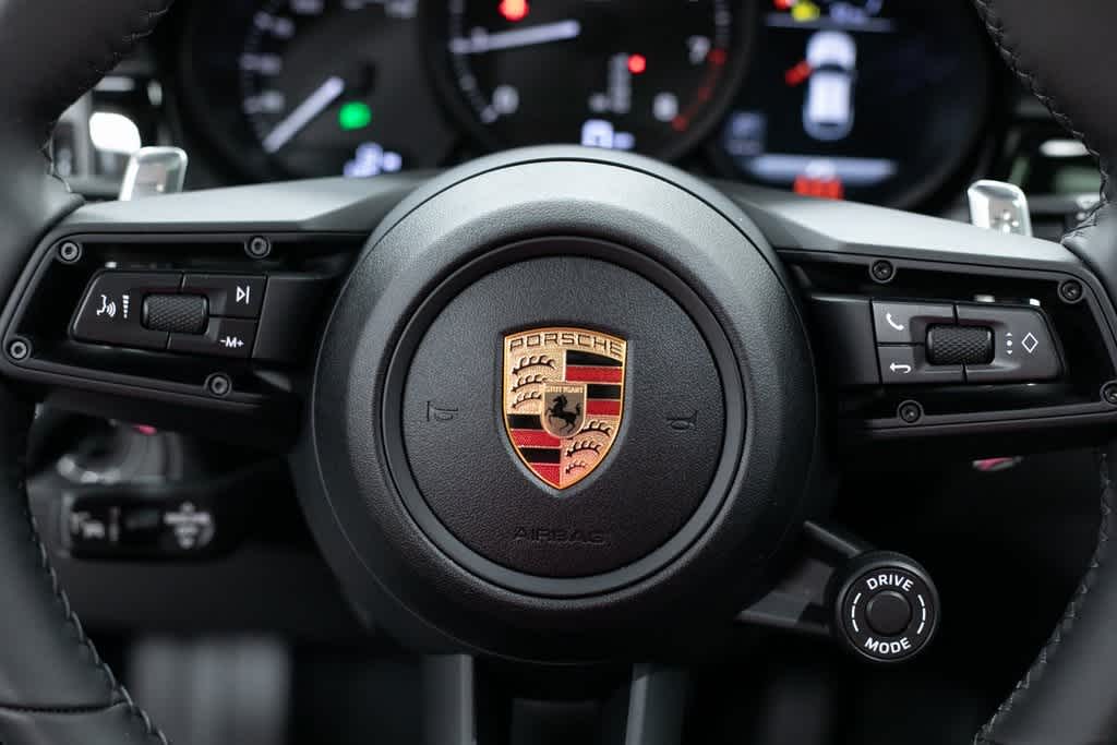 Thumbnail: 2025 Porsche Macan - 13