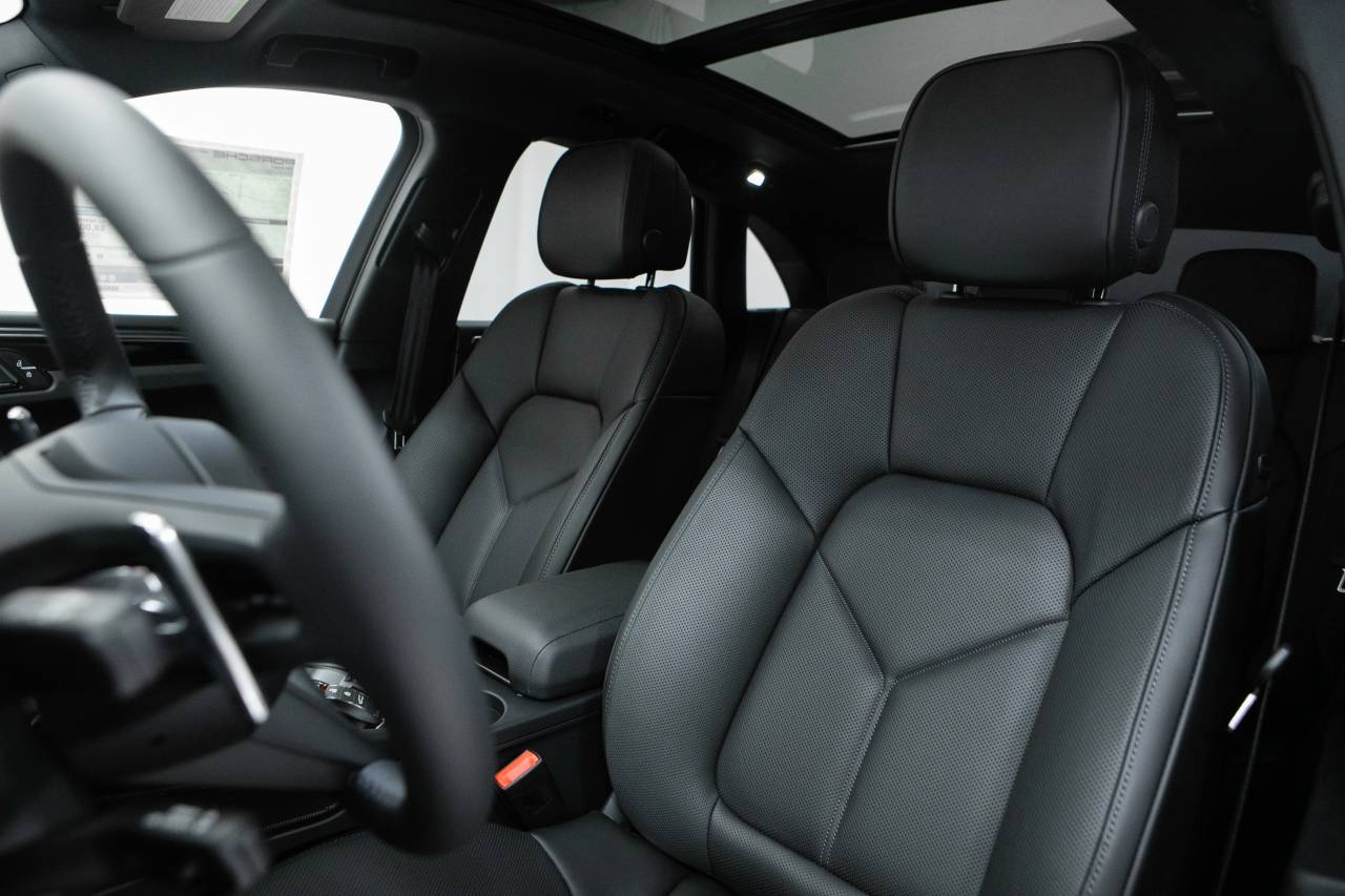 Thumbnail: 2026 Porsche Macan - 5