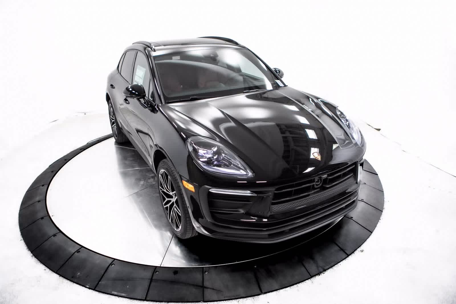 Thumbnail: 2025 Porsche Macan - 36