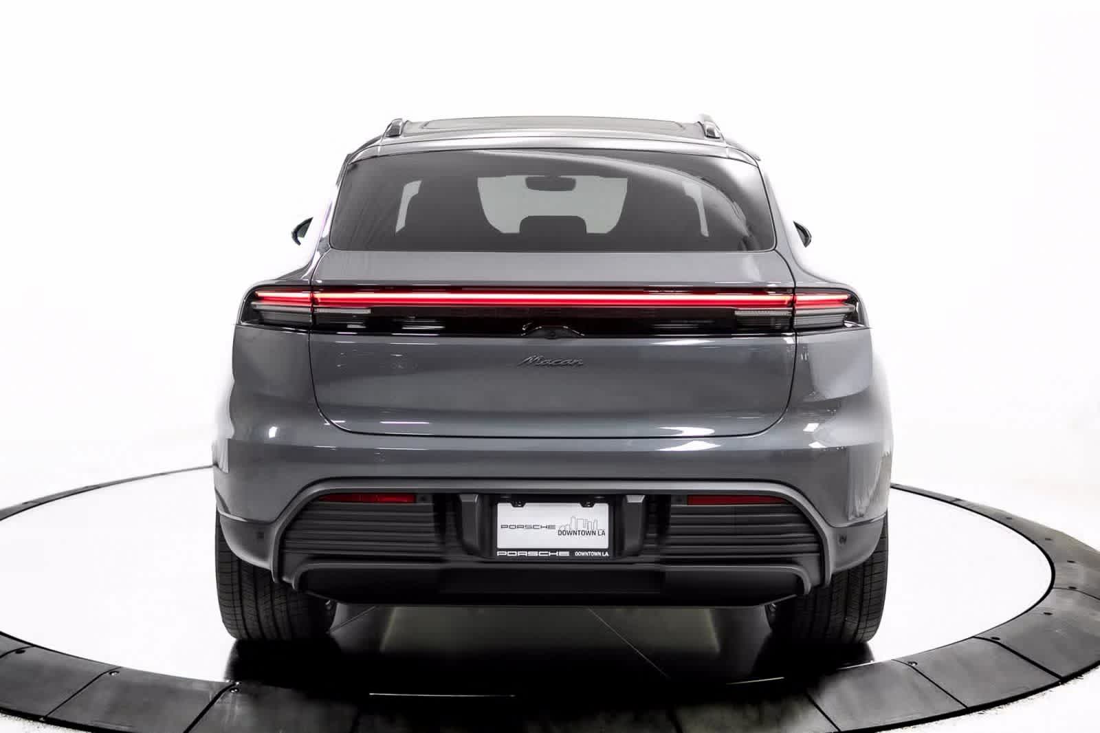Thumbnail: 2025 Porsche Macan - 6
