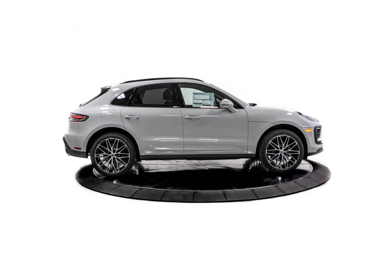 Thumbnail: 2026 Porsche Macan - 8