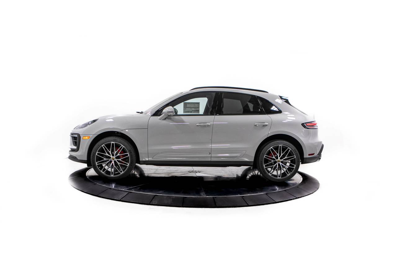 2026 Porsche Macan S photo 2
