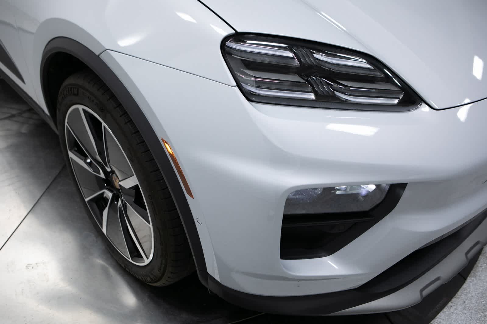 Thumbnail: 2025 Porsche Macan - 12