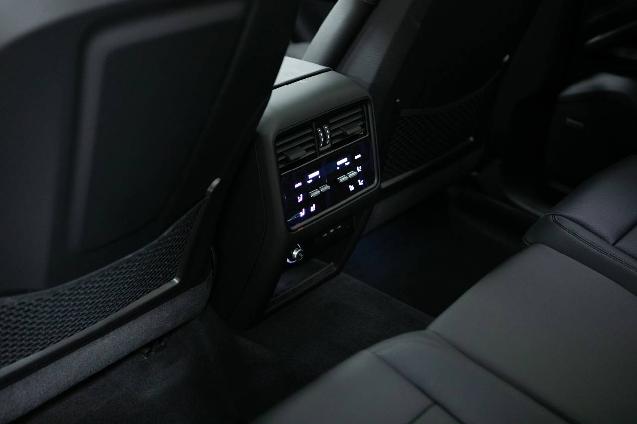 Thumbnail: 2025 Porsche Cayenne - 36