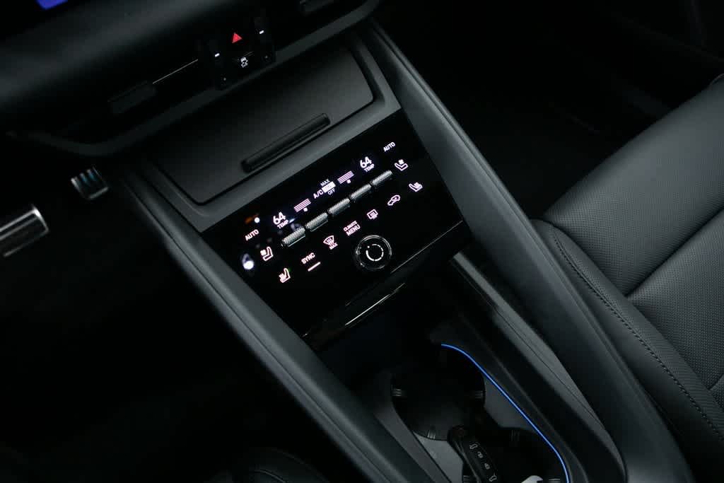 Thumbnail: 2025 Porsche Macan - 21