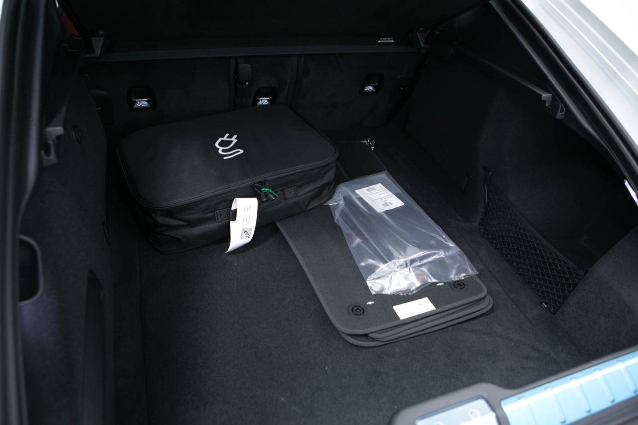 Thumbnail: 2026 Porsche Panamera - 39