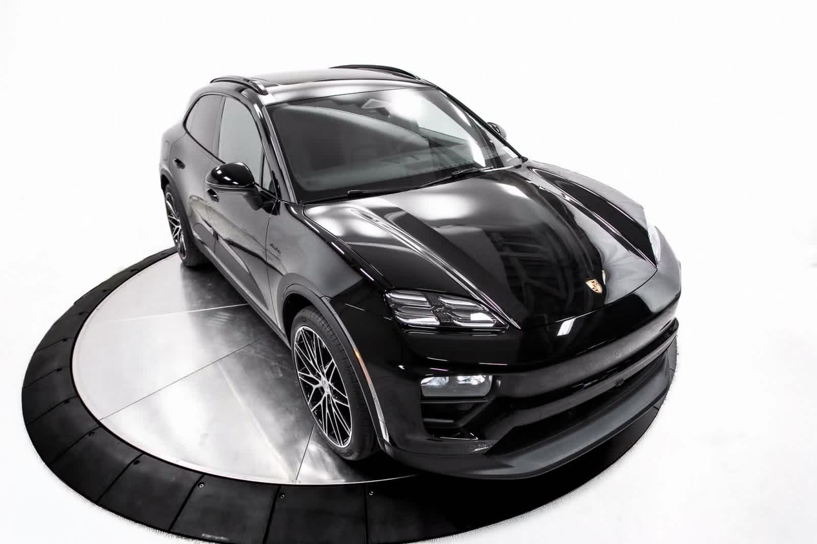 Thumbnail: 2025 Porsche Macan - 38