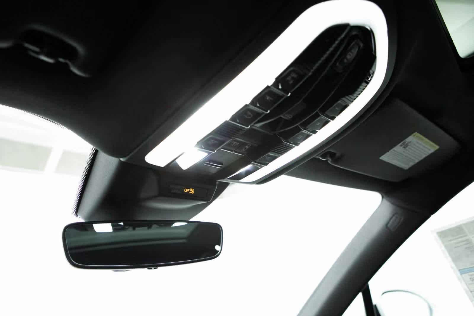 Thumbnail: 2025 Porsche Macan - 26