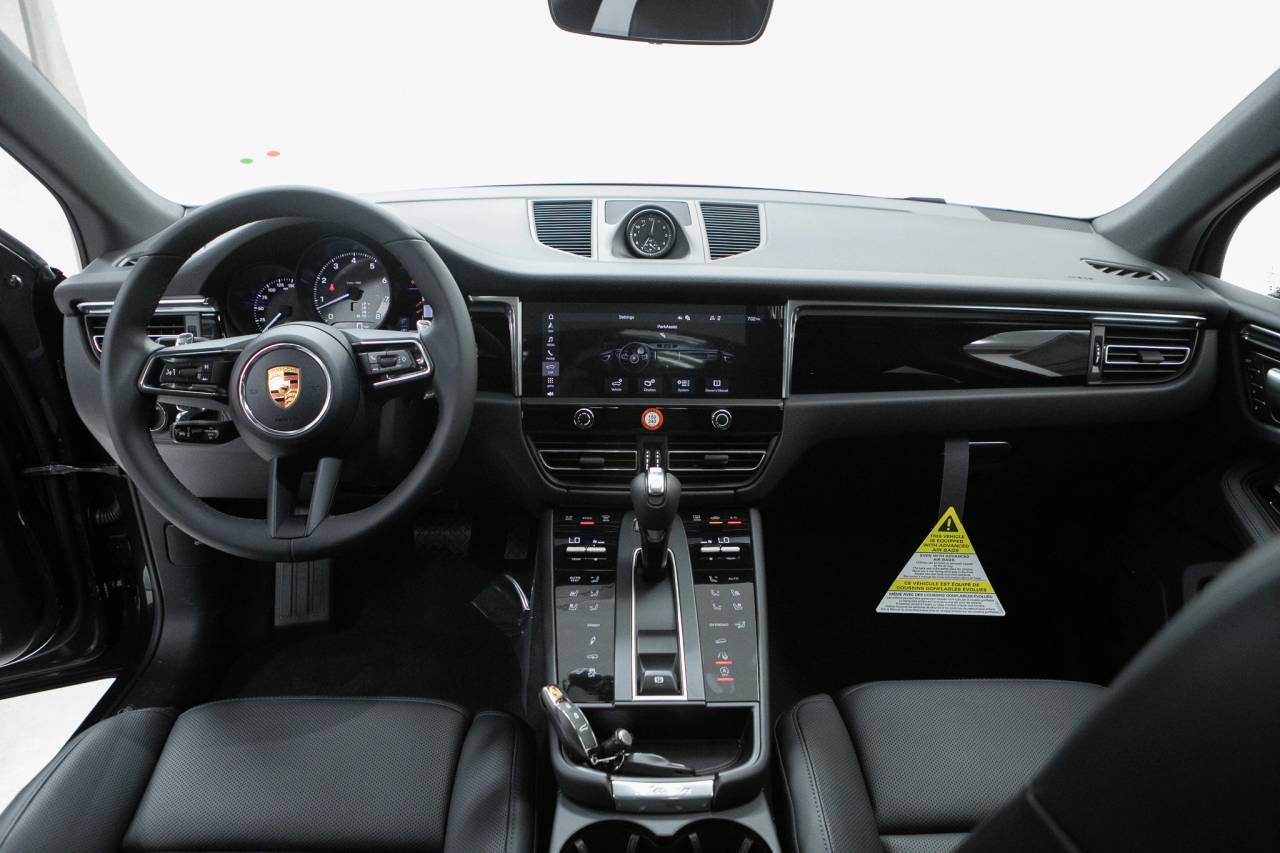 Thumbnail: 2026 Porsche Macan - 20