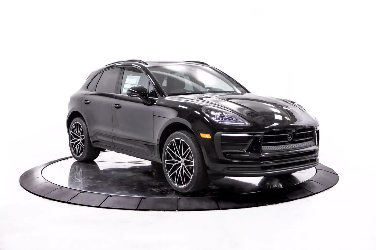 Thumbnail: 2026 Porsche Macan - 9