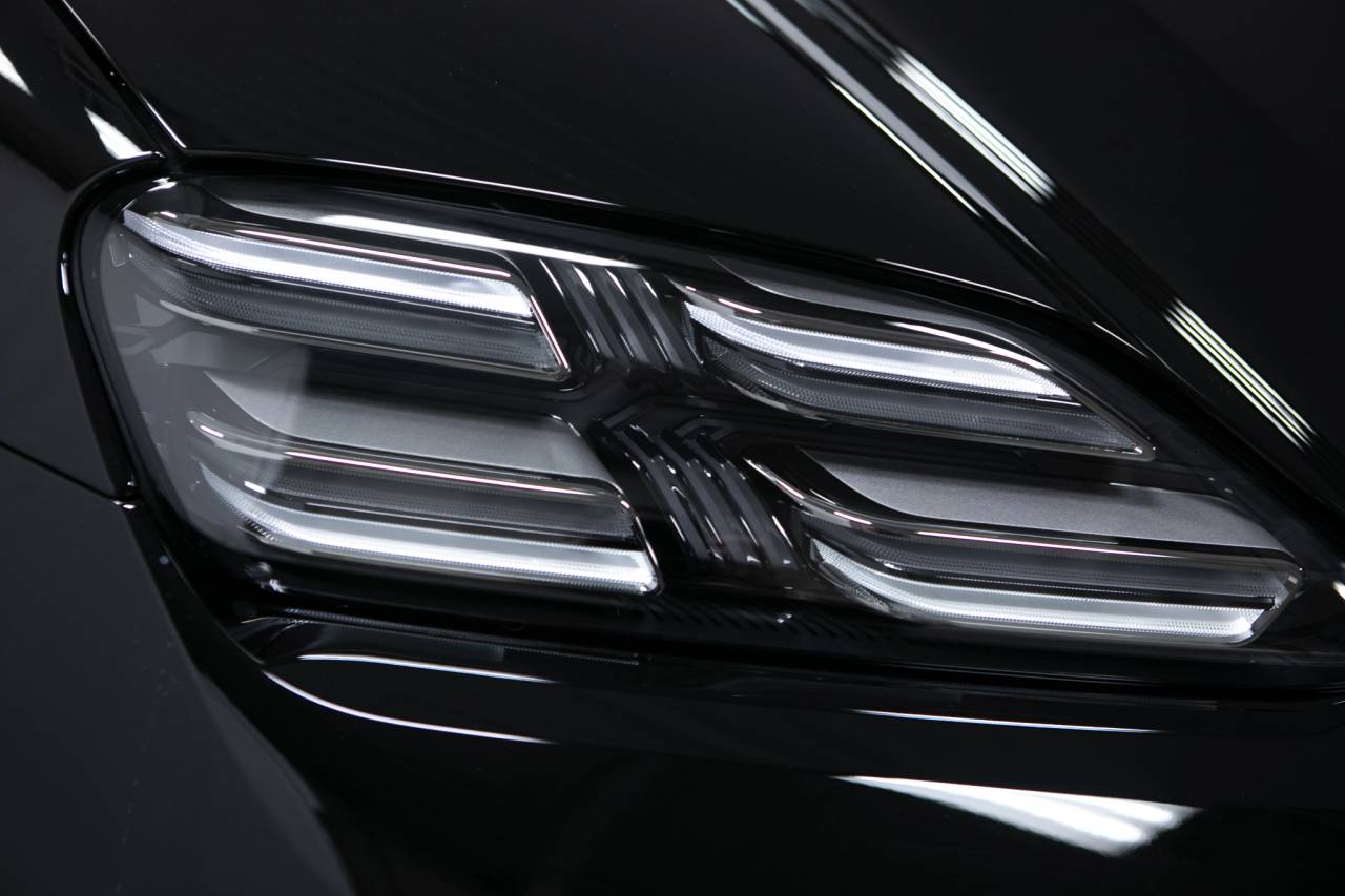 Thumbnail: 2026 Porsche Macan - 13