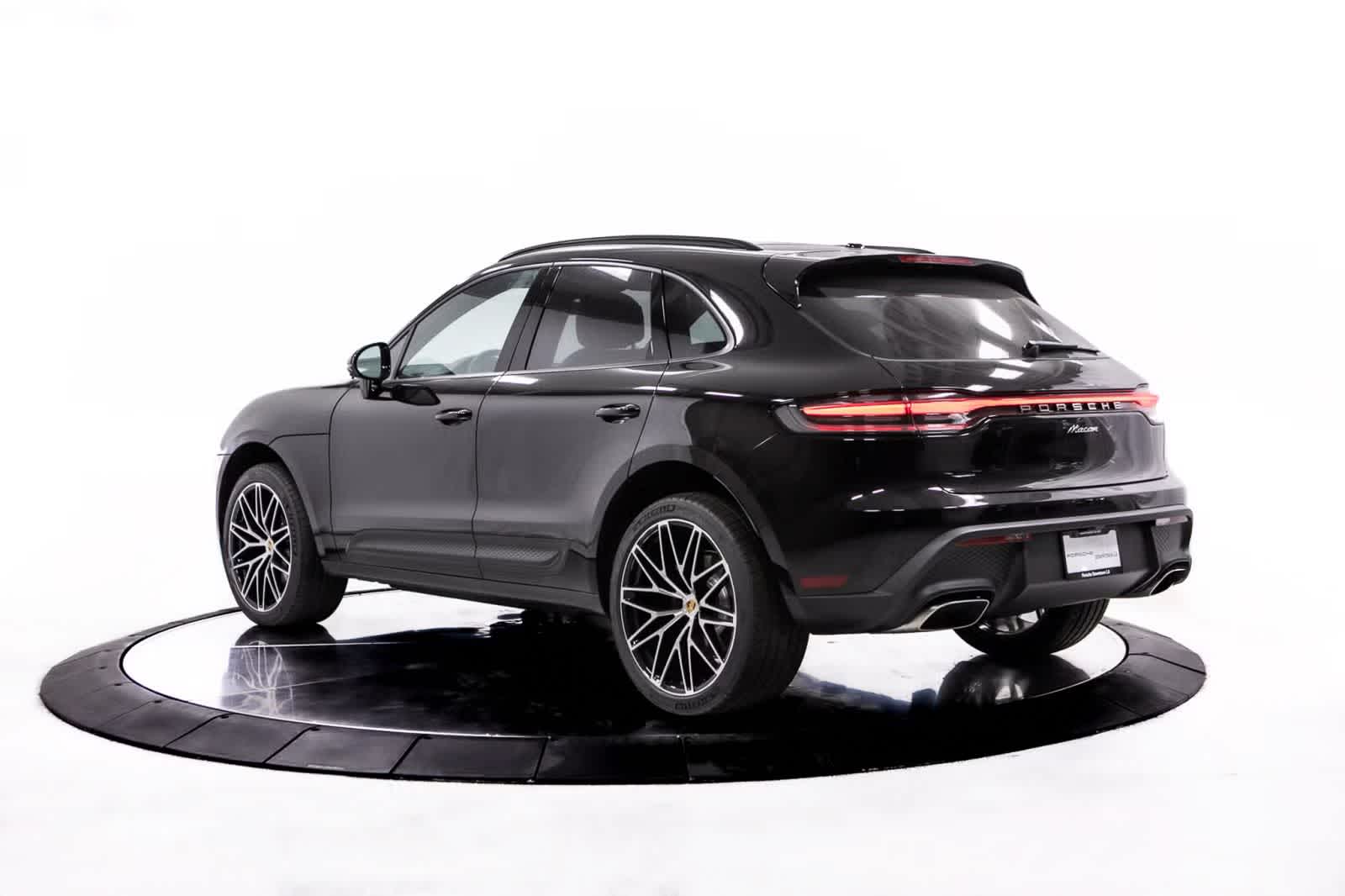 Thumbnail: 2026 Porsche Macan - 3