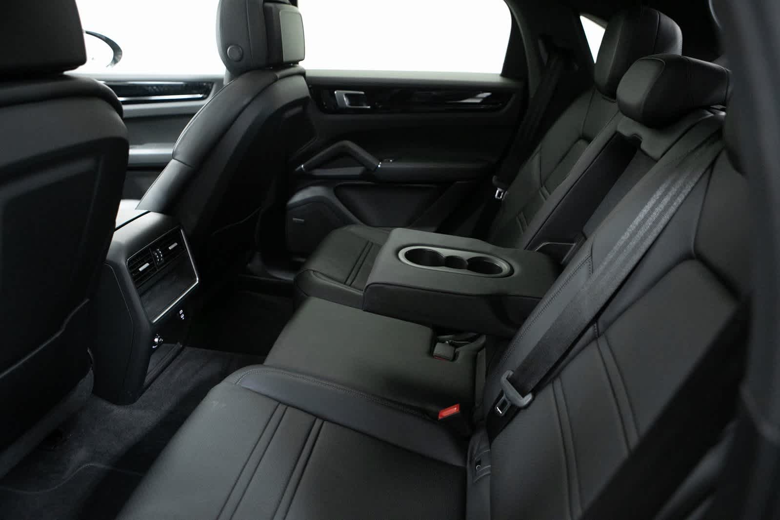 Thumbnail: 2022 Porsche Cayenne - 29