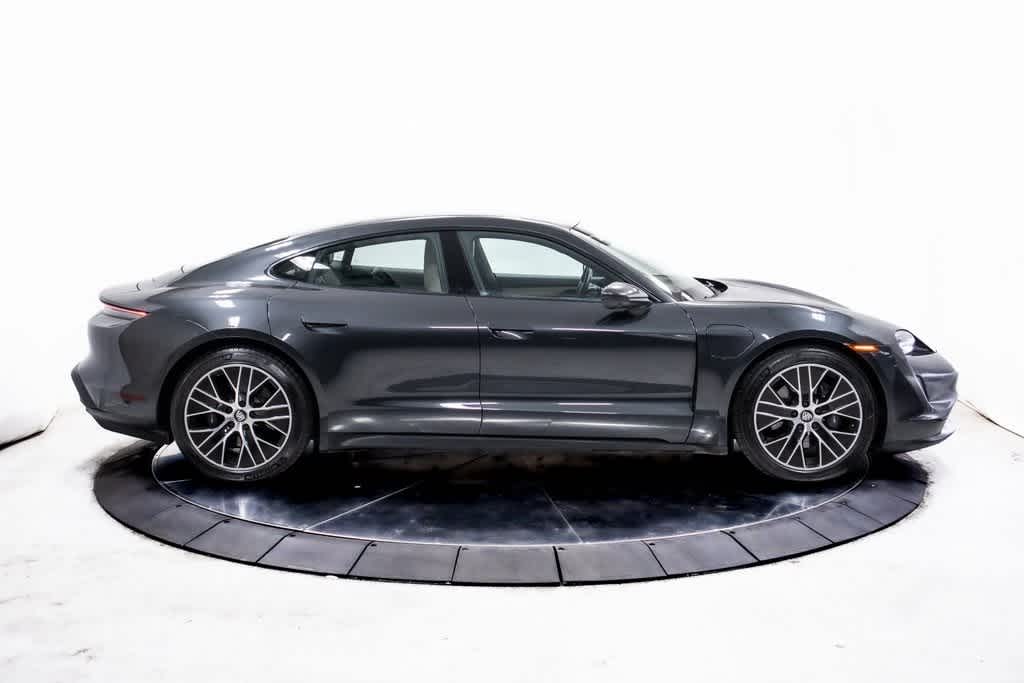 Thumbnail: 2022 Porsche Taycan - 8