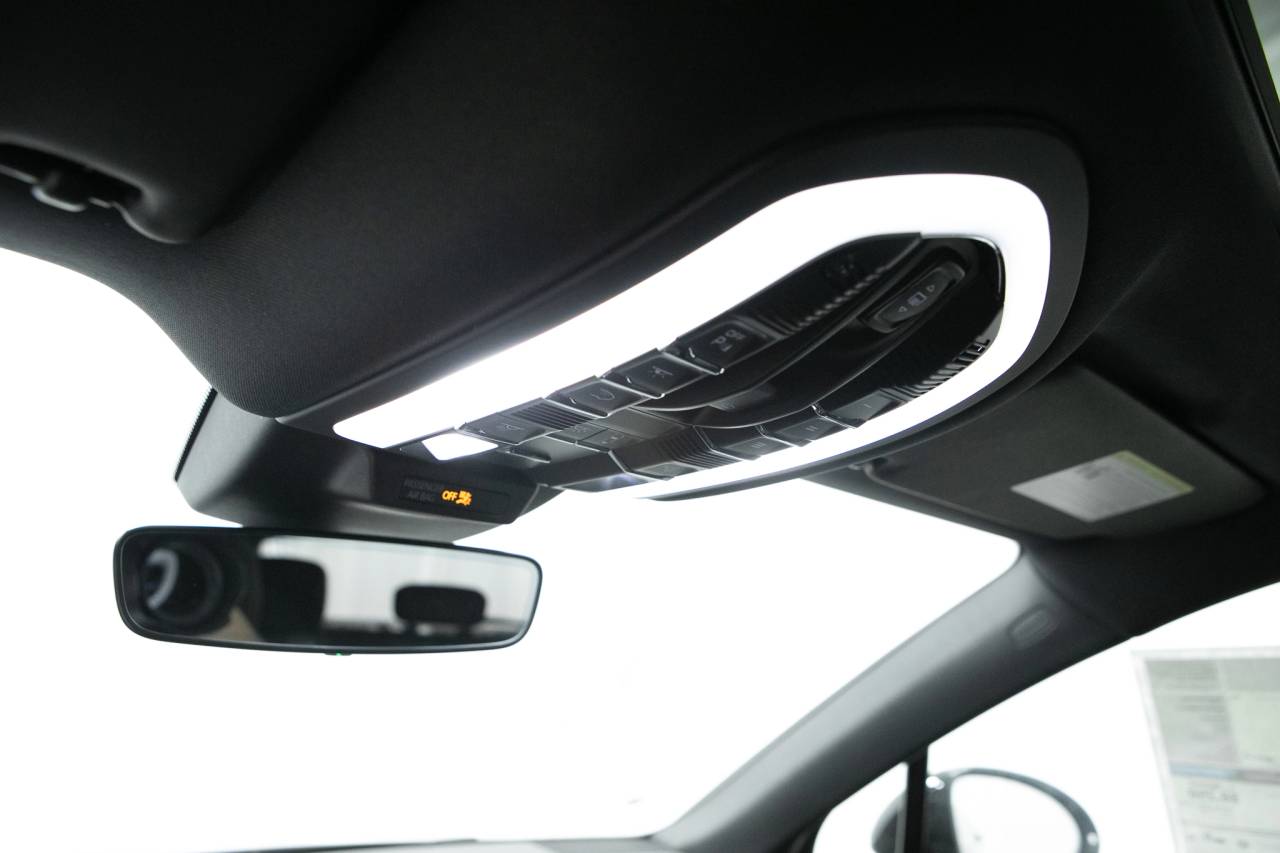 Thumbnail: 2026 Porsche Macan - 31