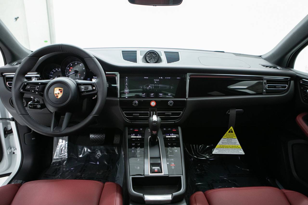 Thumbnail: 2026 Porsche Macan - 19