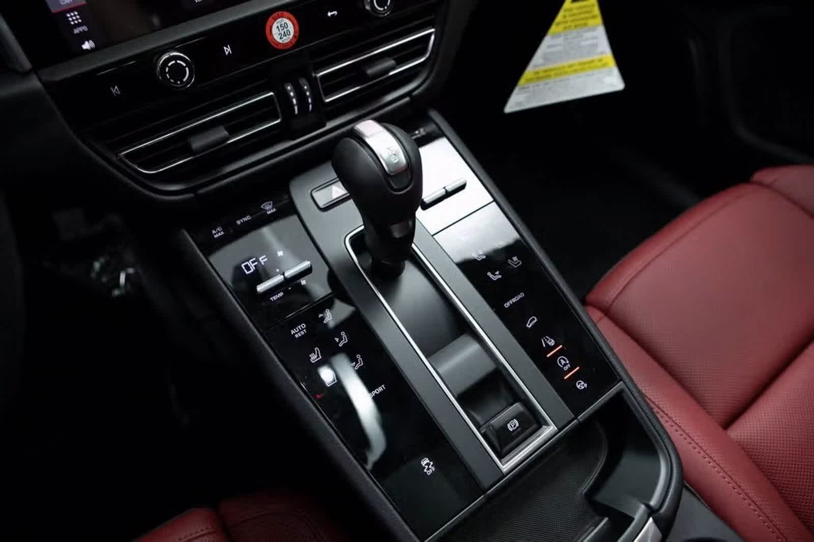 Thumbnail: 2025 Porsche Macan - 16