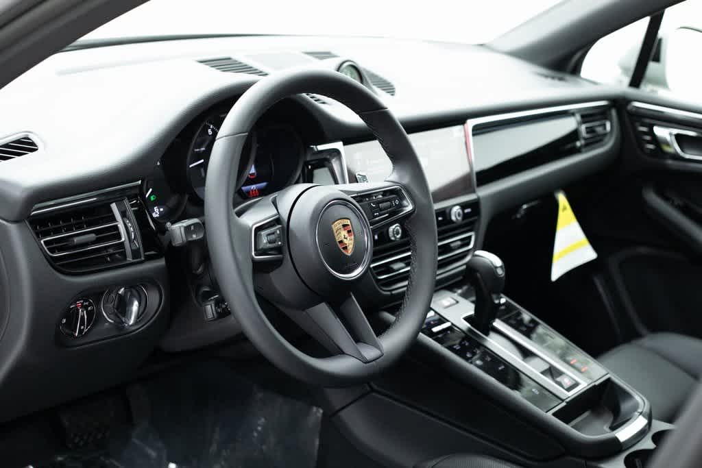 Thumbnail: 2025 Porsche Macan - 4