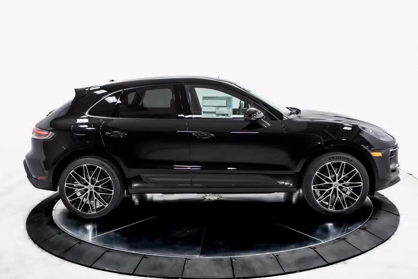 Thumbnail: 2025 Porsche Macan - 8