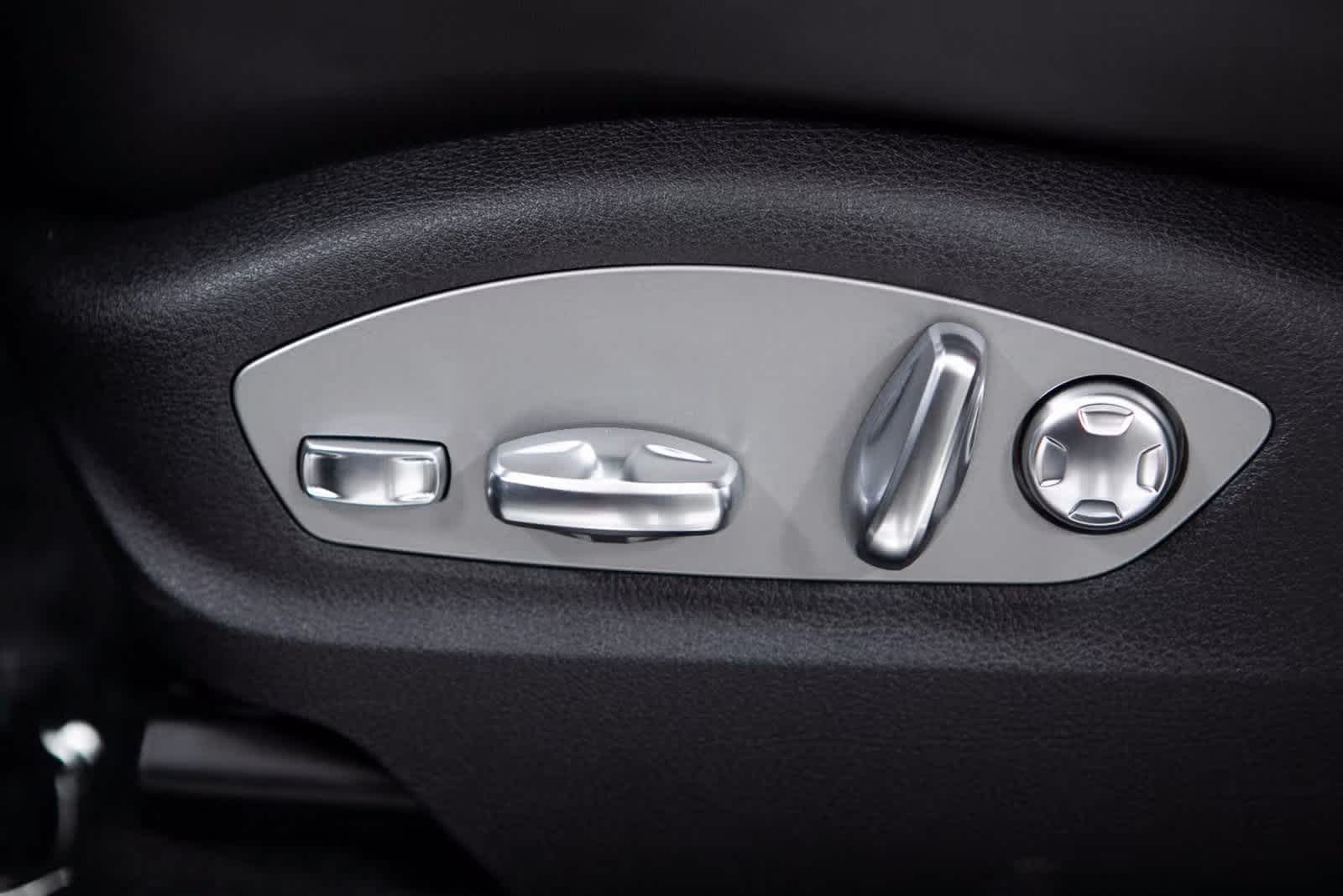 Thumbnail: 2025 Porsche Macan - 18