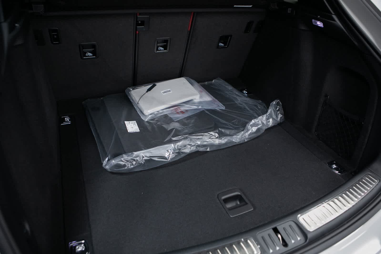 Thumbnail: 2025 Porsche Macan - 31