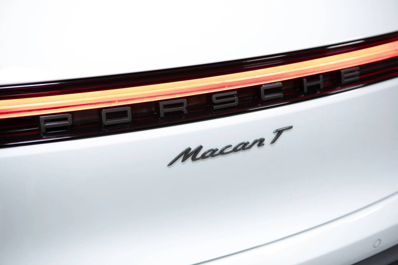 Thumbnail: 2026 Porsche Macan - 16