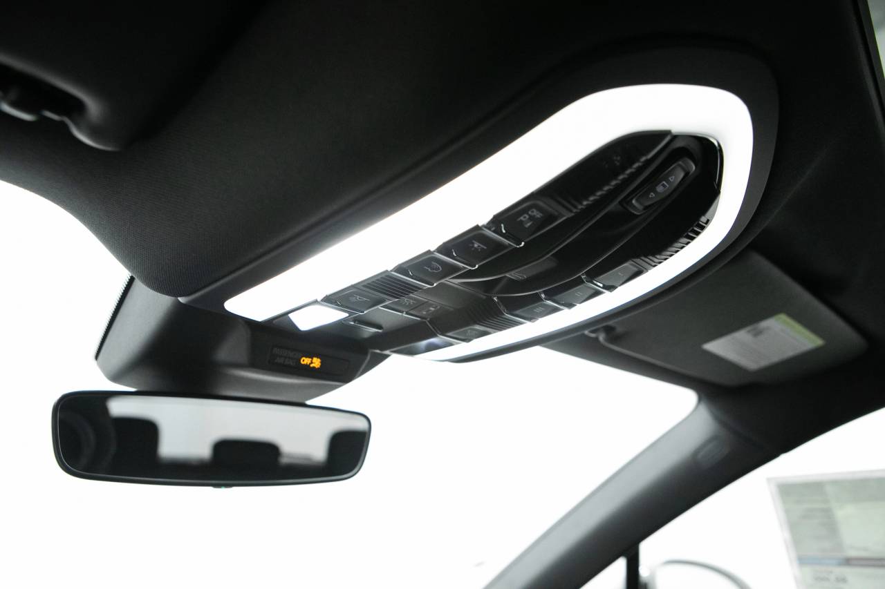 Thumbnail: 2026 Porsche Macan - 31