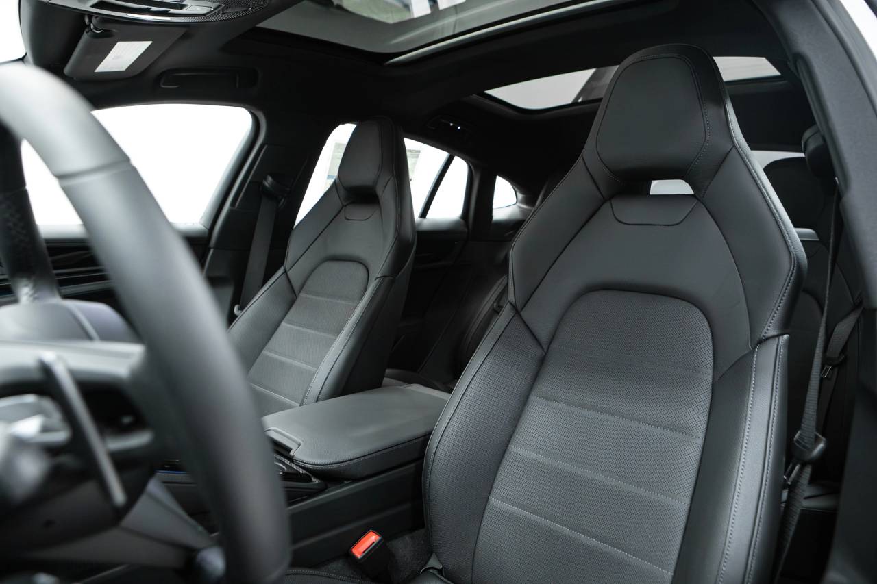 Thumbnail: 2026 Porsche Panamera - 5