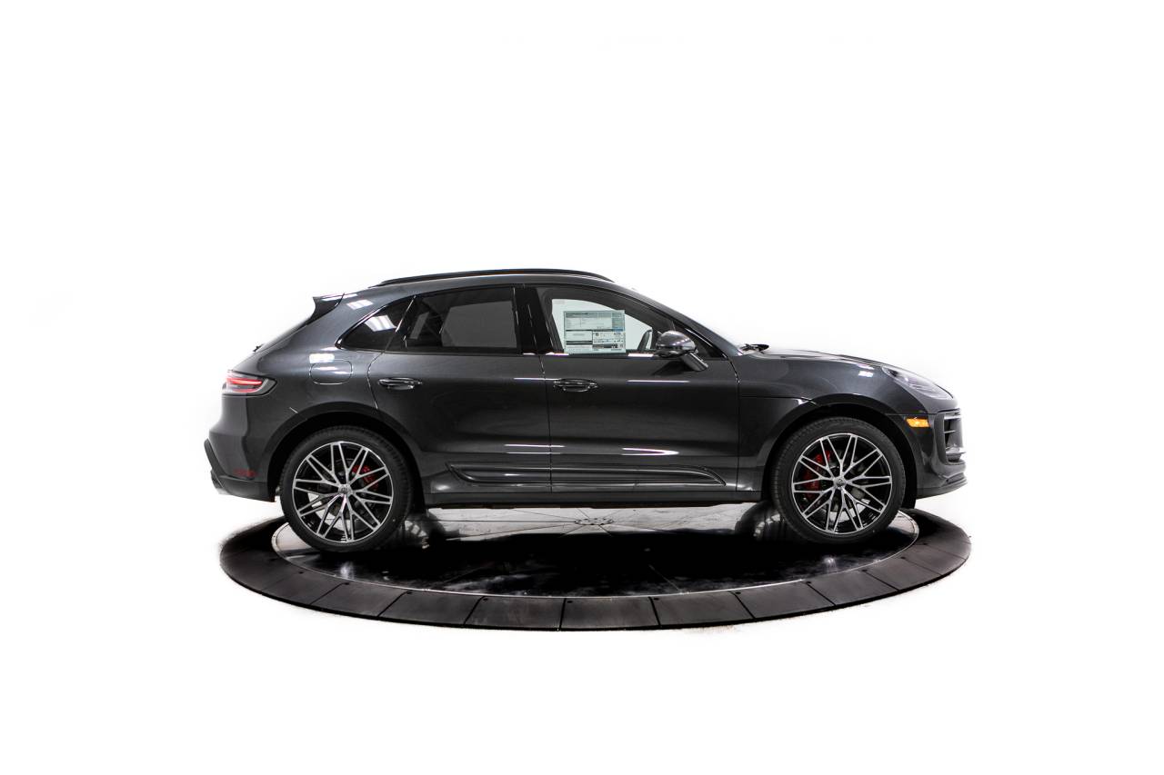 Thumbnail: 2026 Porsche Macan - 8