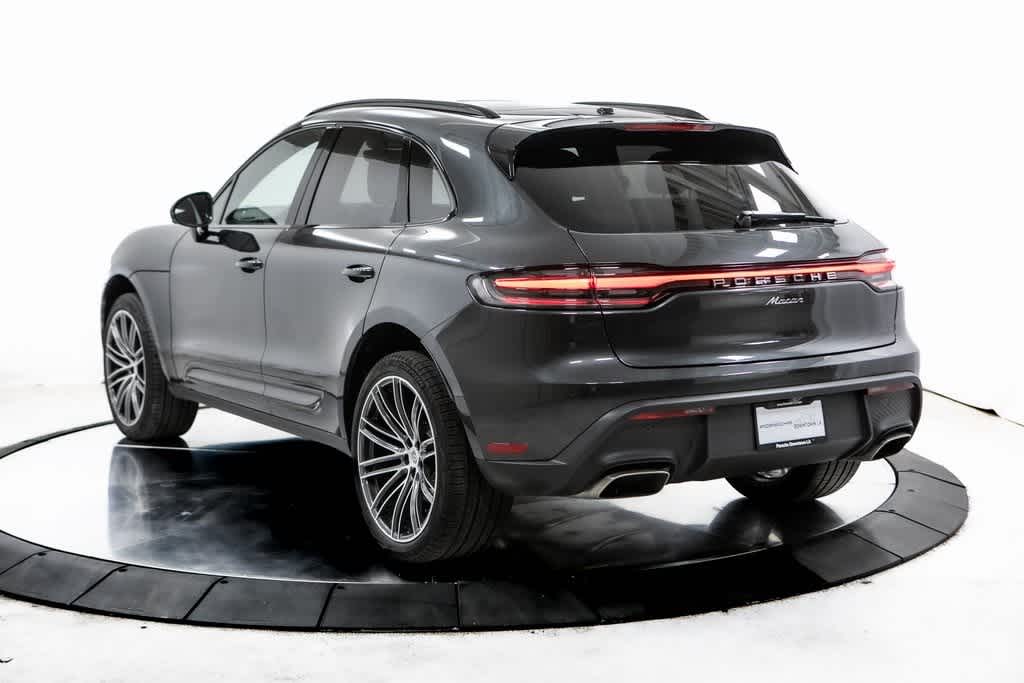 2025 Porsche Macan Base photo 3