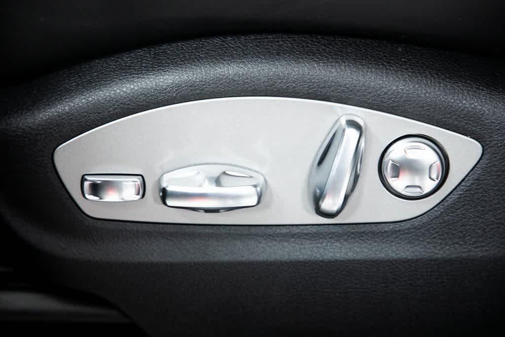 Thumbnail: 2025 Porsche Macan - 17