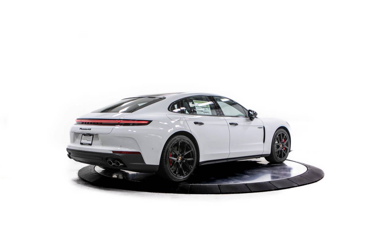 Thumbnail: 2026 Porsche Panamera - 7