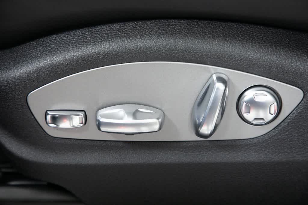 Thumbnail: 2025 Porsche Macan - 17