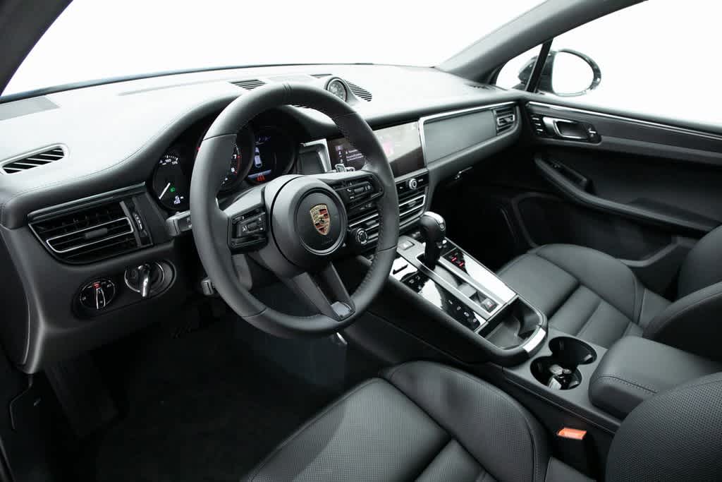 Thumbnail: 2025 Porsche Macan - 4