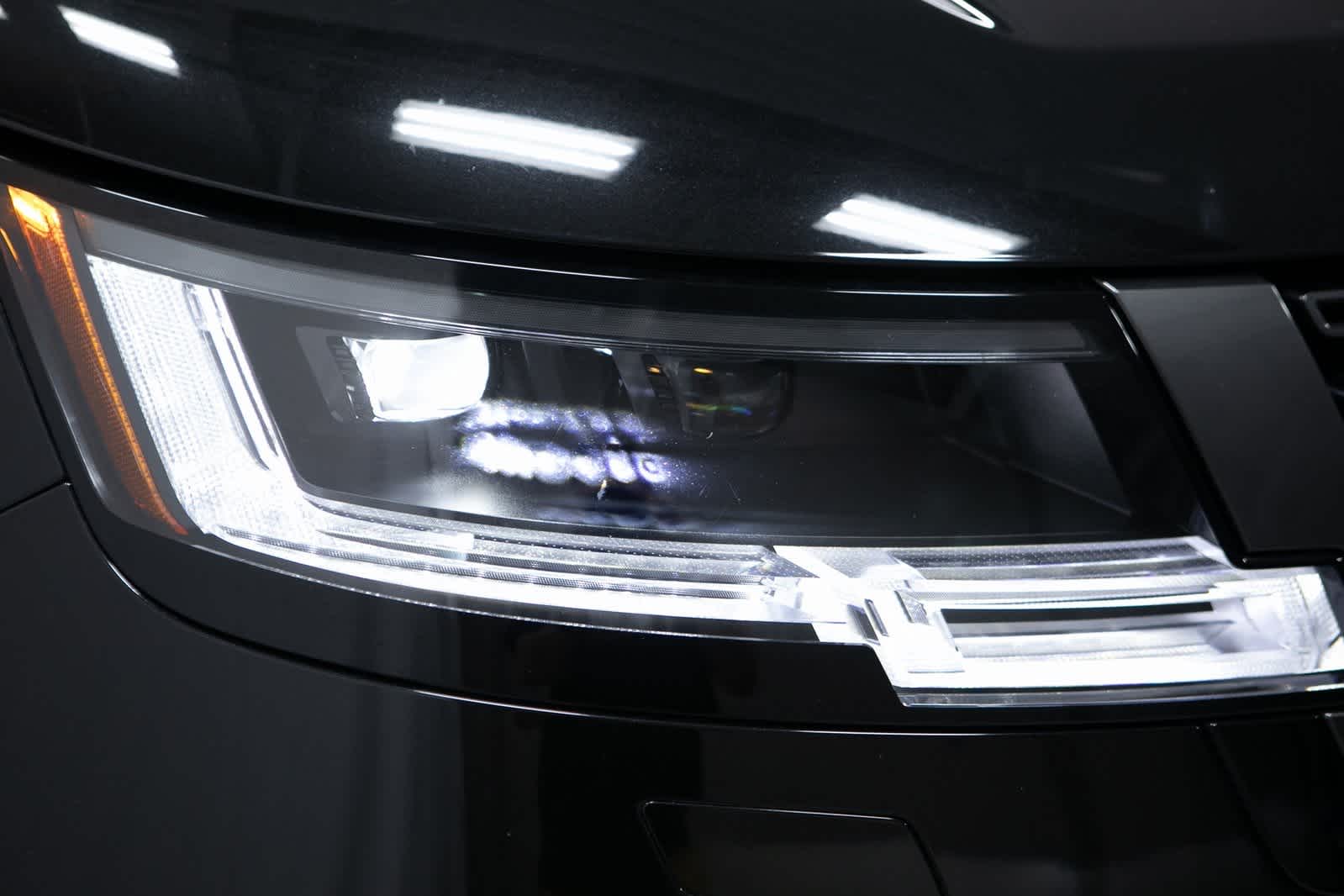 Thumbnail: 2023 Land Rover Range Rover - 31