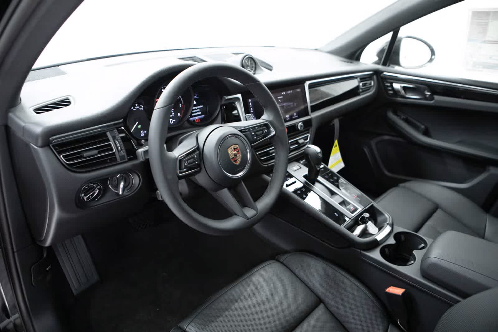 Thumbnail: 2026 Porsche Macan - 4