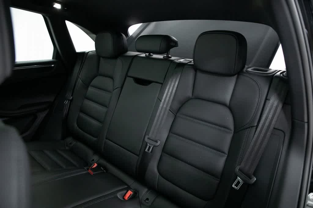 Thumbnail: 2025 Porsche Macan - 30