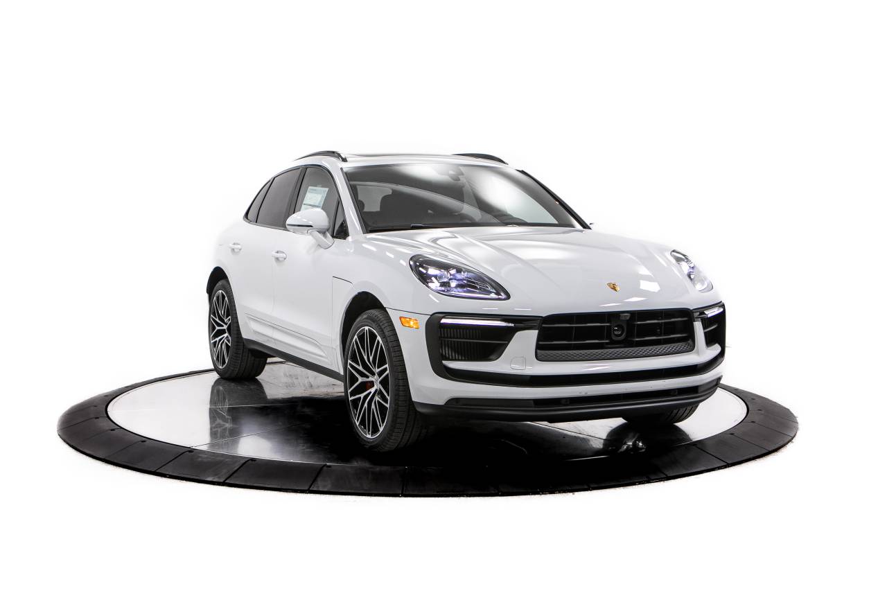 Thumbnail: 2026 Porsche Macan - 9