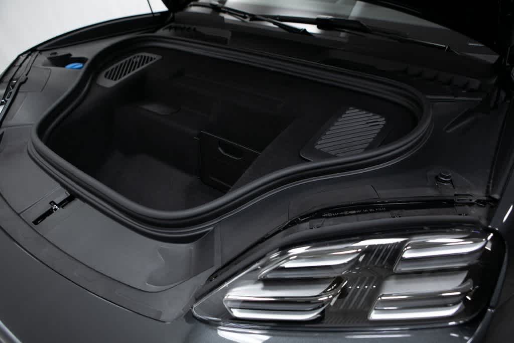 Thumbnail: 2025 Porsche Macan - 17