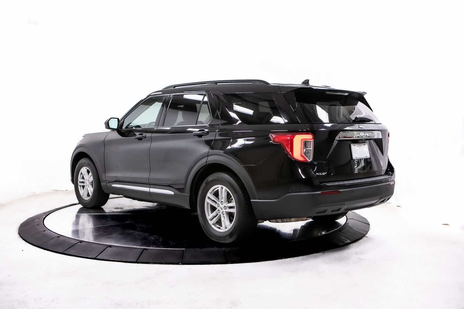 2023 Ford Explorer XLT photo 3